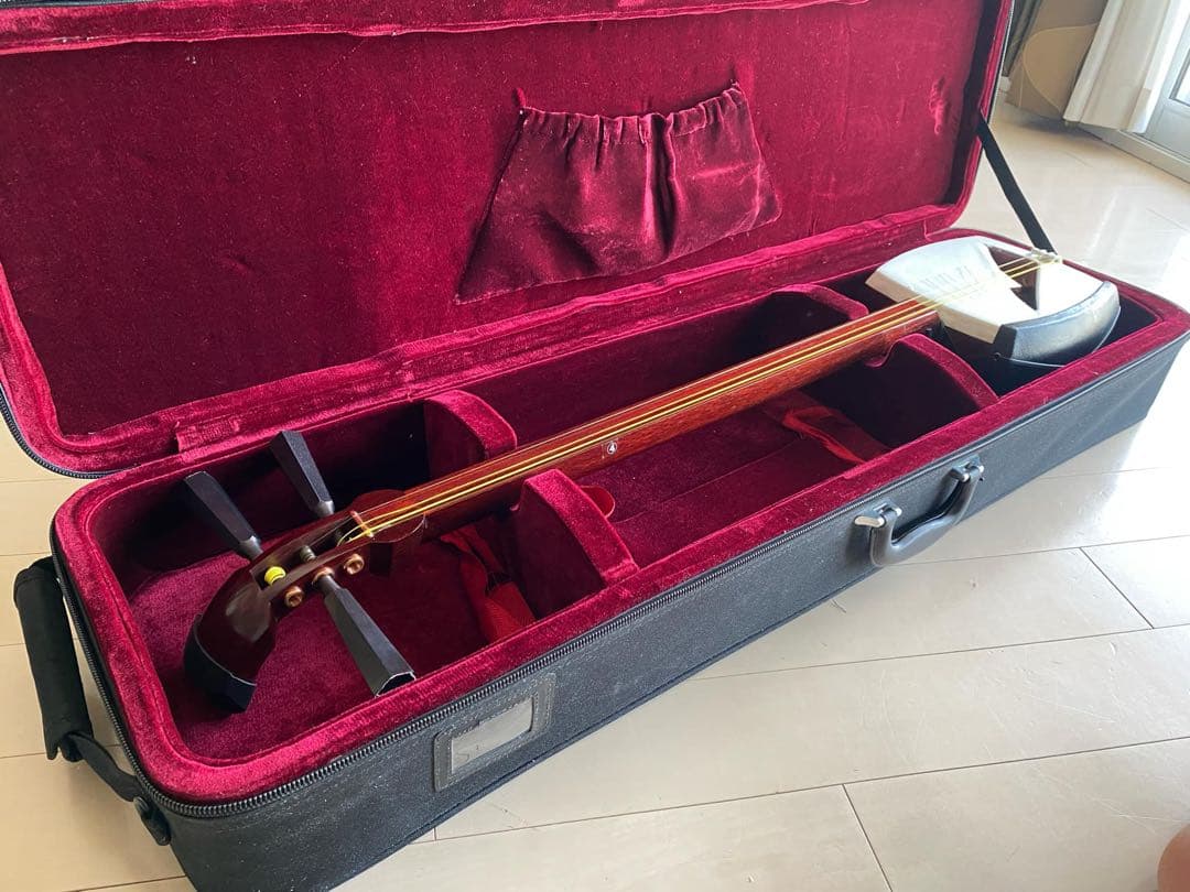 津軽三味線　※美品ケース、さらに撥（ばち）付きセット!!