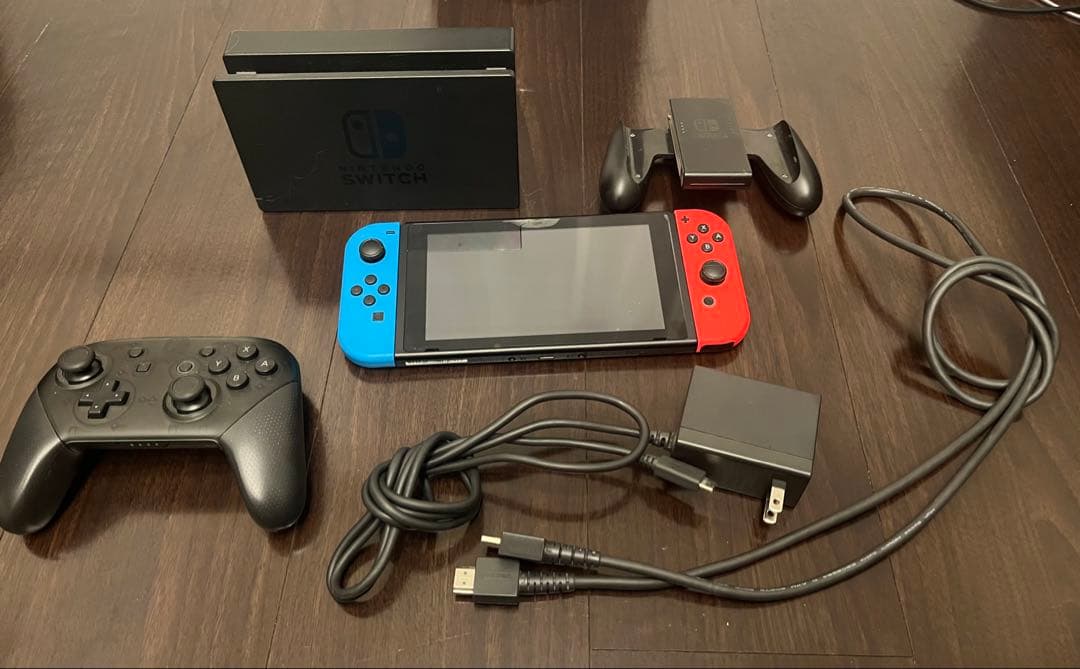 Nintendo Switch 本体 & 純正ジョイコン