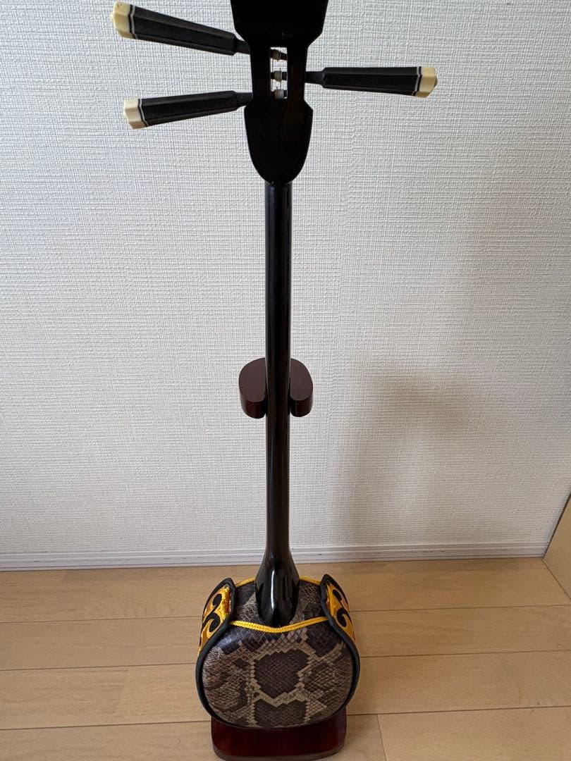 再度値下げしました古い沖縄又吉三線 本体 ハードケース付き - メルカリ