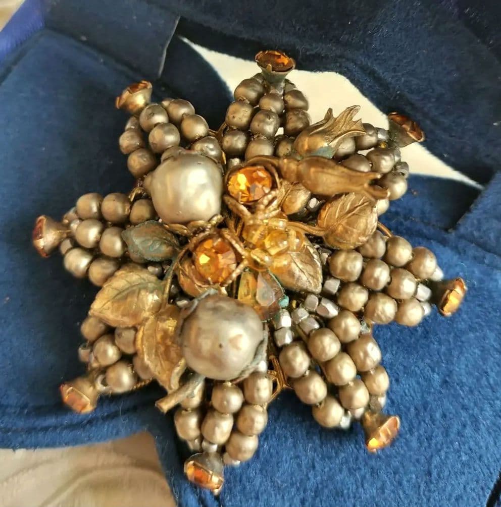 De Marioゴールドパール アンバー色ラインストーン 薔薇の蕾ブローチ 希少