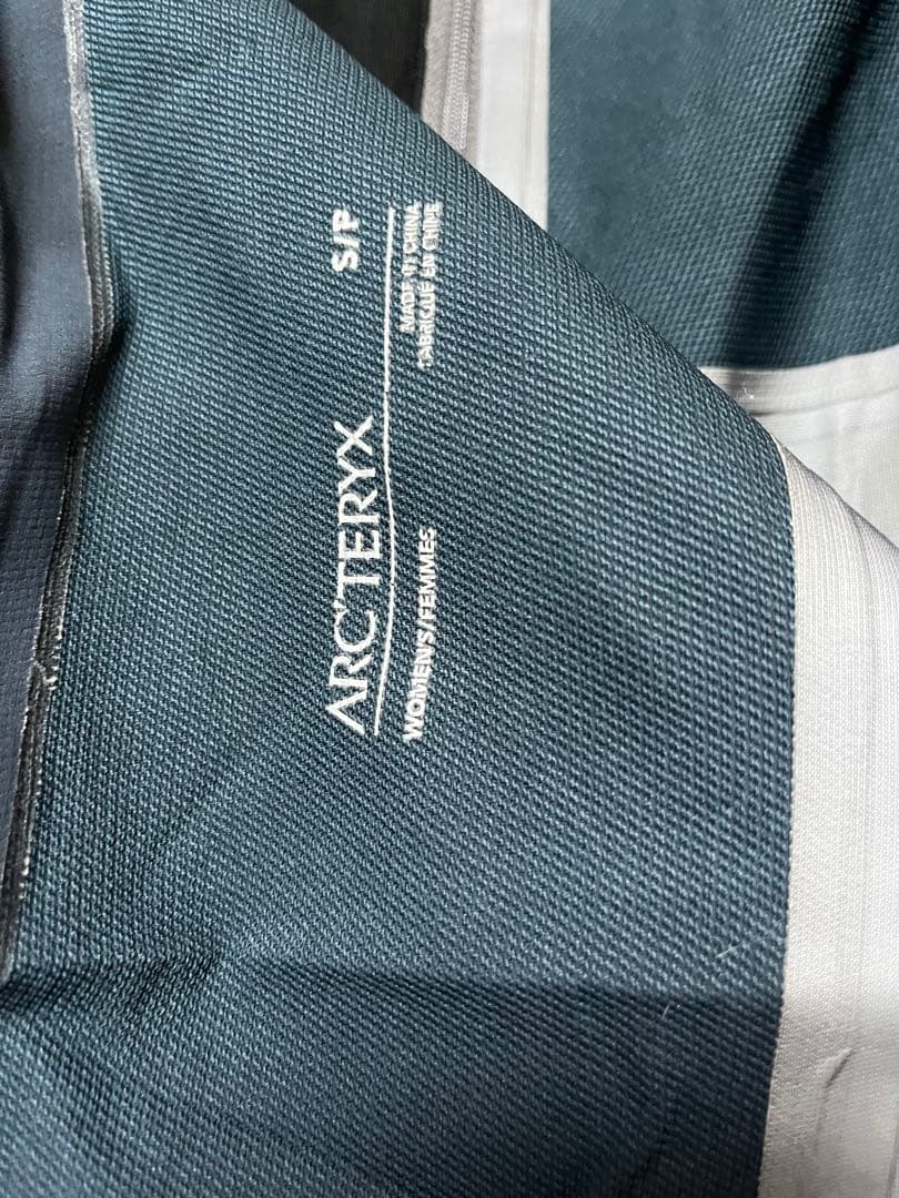 やま様。Arc'teryx ゴアテックスSentinel LT Bib - メルカリ