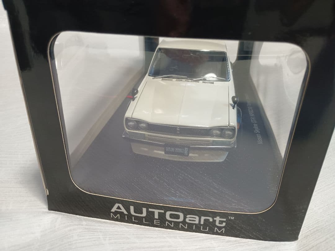 オートアート1/18ハコスカSkyline GT-R Tuned Version Nissan Skyline GT-R (KPGC10) Tuned Version (Silver) (Diecast Car