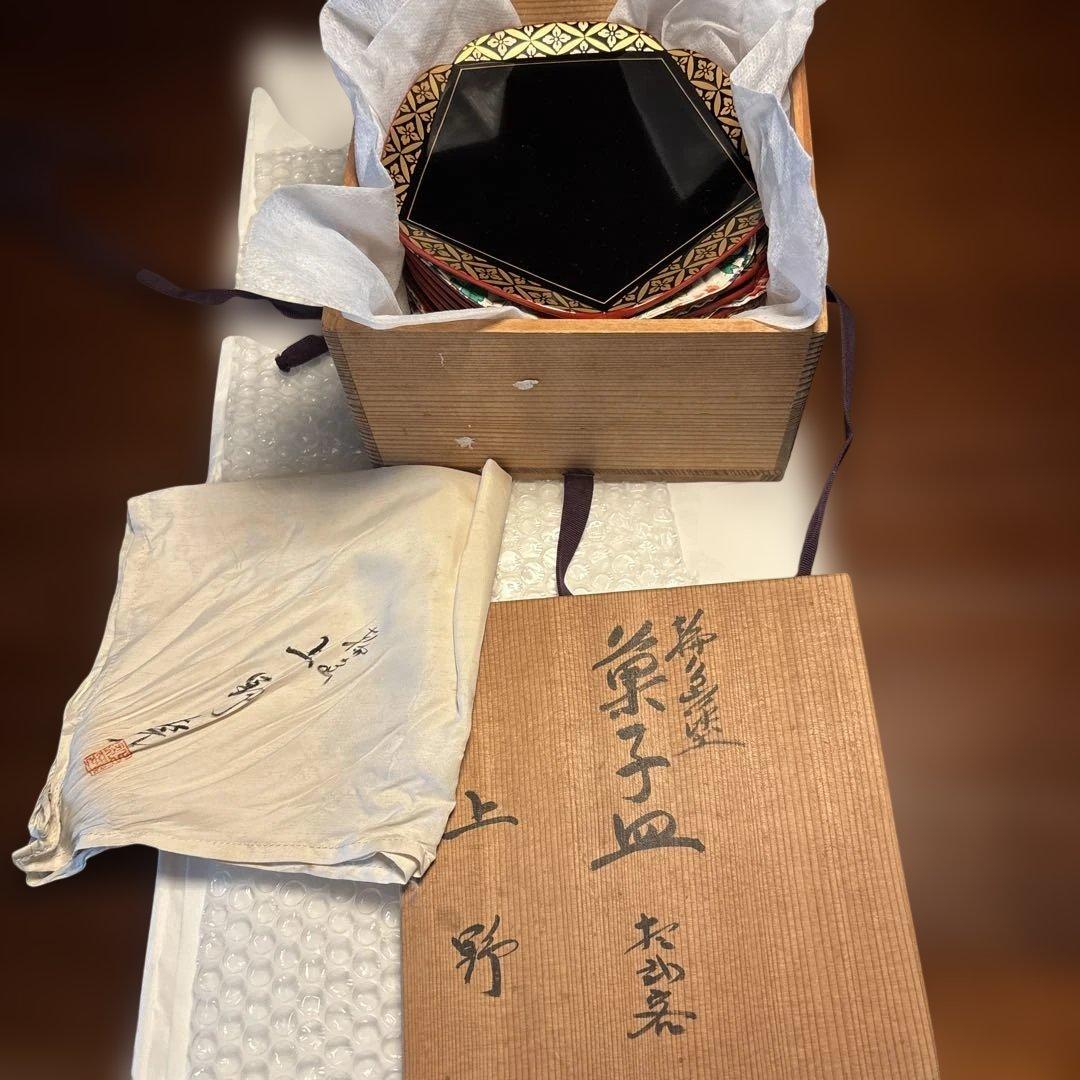 輪島塗りの菓子器　(12枚)手縫いの緩衝布付