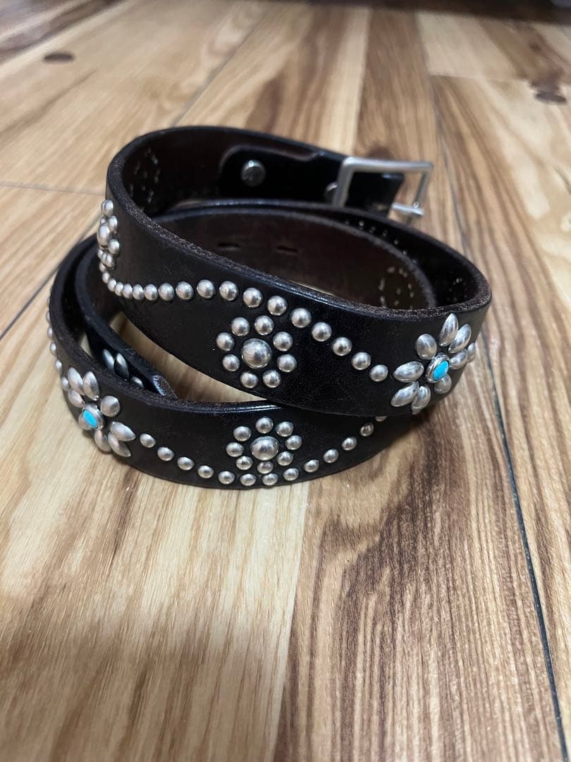 HTC フラワースタッズベルト