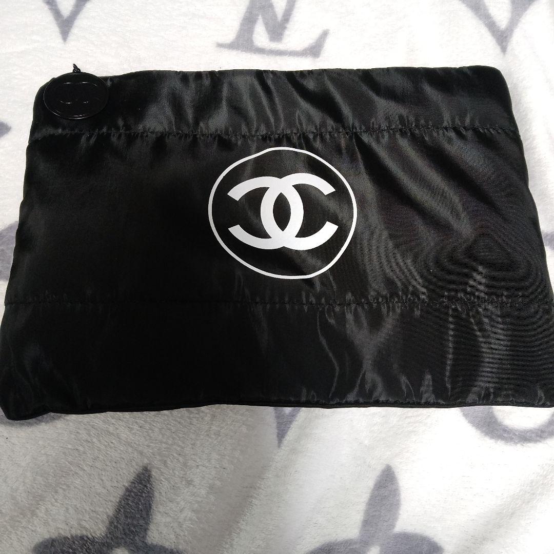 CHANEL ブラックポーチ ロゴ付きノベルティ - メルカリ