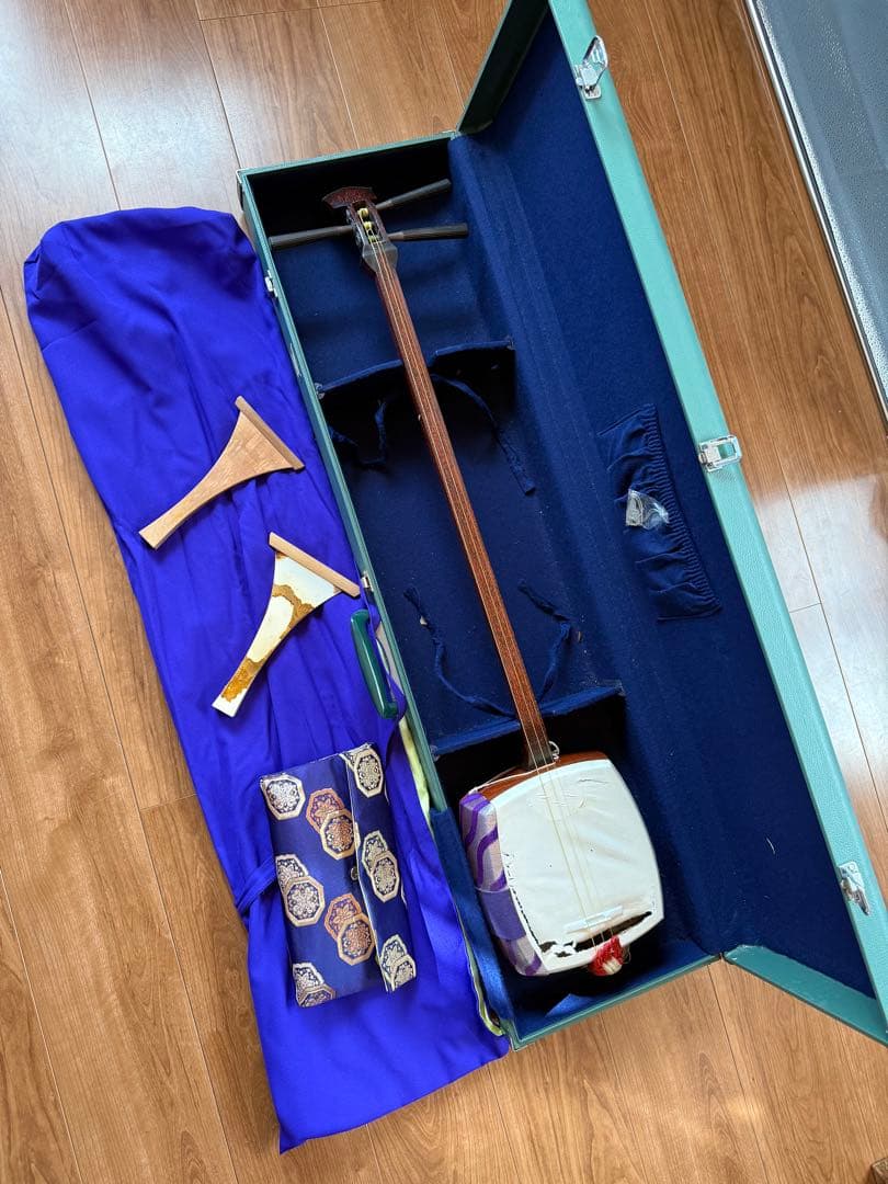 【ジャンク】三味線本体 ハードケース付