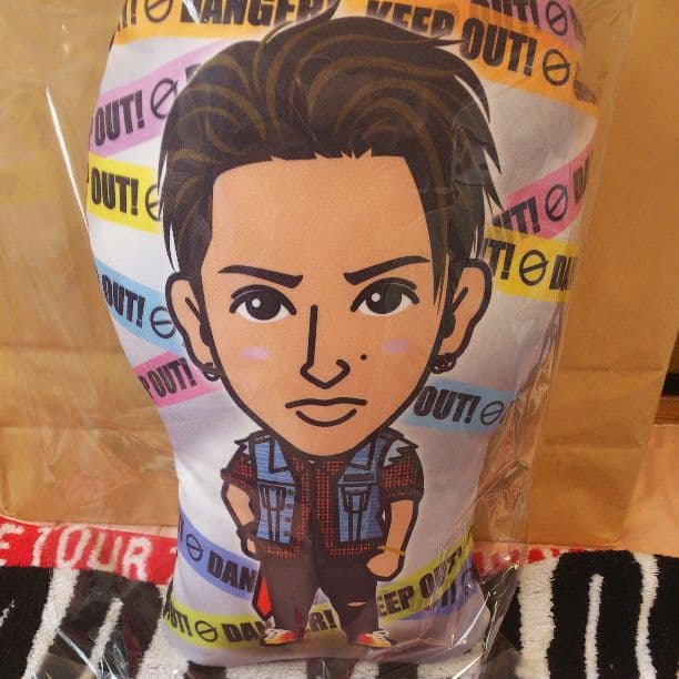 佐野玲於クッション ツアパン