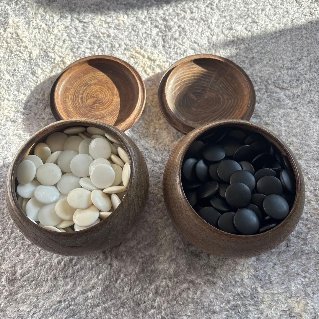 囲碁の石セット（白黒・木製容器）