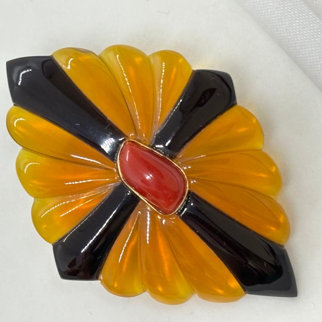 111405 本鼈甲　白甲　黒甲　k18 血赤珊瑚　花芯　ネックレス兼ブローチ