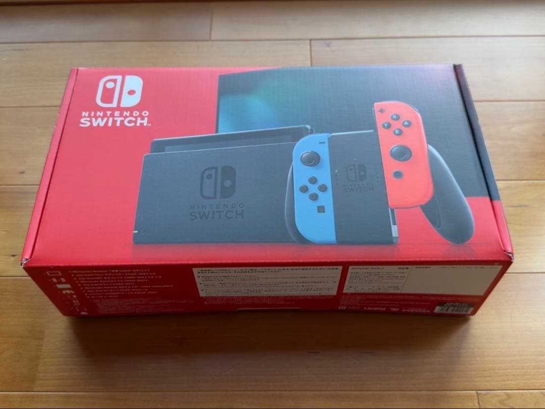 青と赤のジョイコンを備えたNintendo Switch本体 付属品完備 Amazon.co.jp: 【整備済み品】 Nintendo Switch 本体 (ニンテンドー