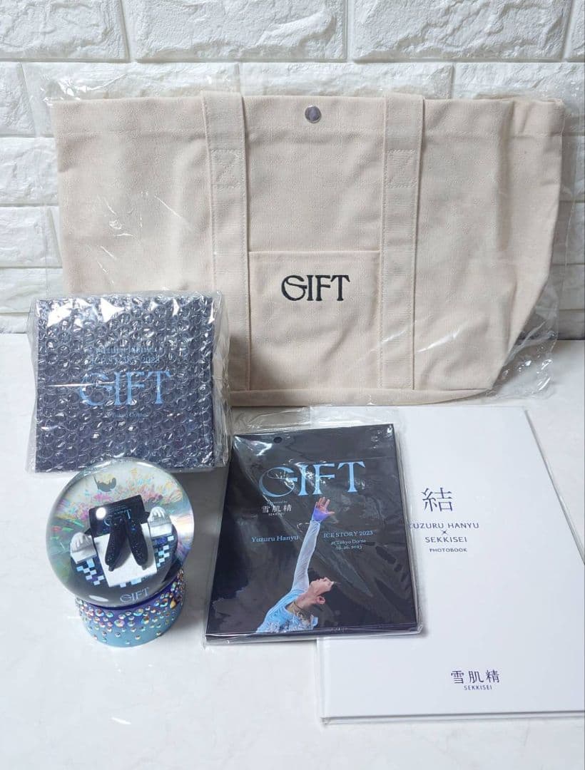 新品未開封　羽生結弦GIFT スノーボール&トートバッグ ・ミラー・フォトブック