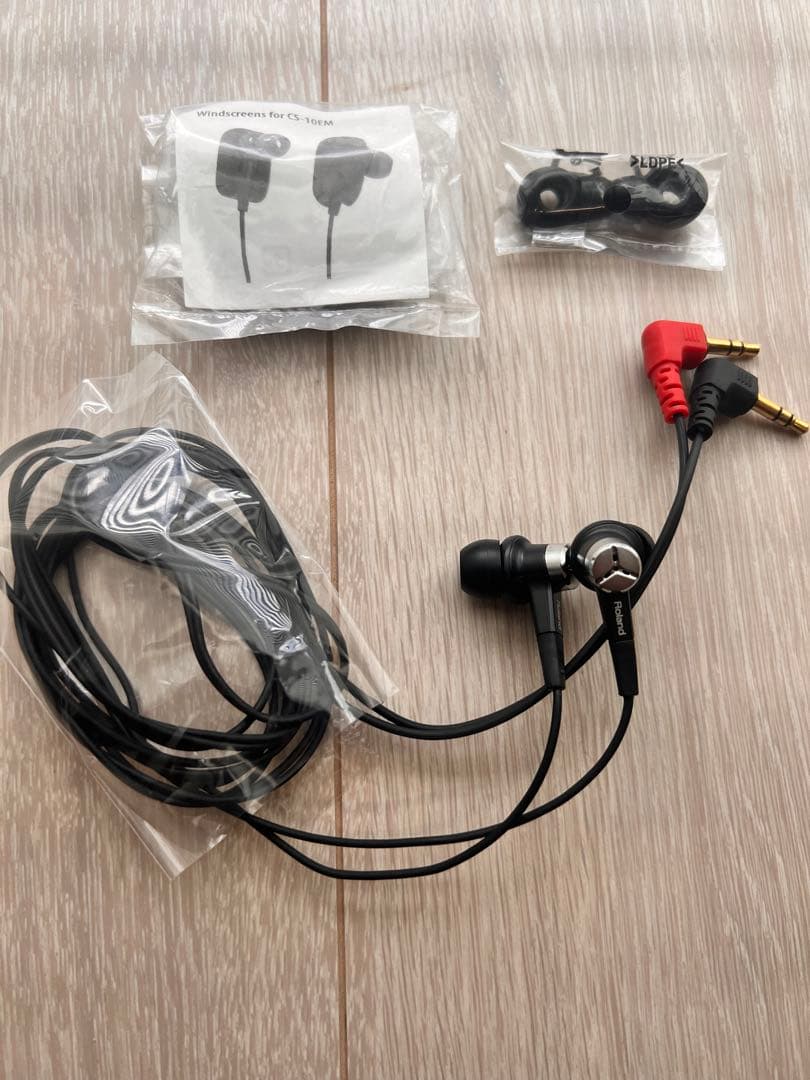 名機 Roland CS-10EM バイノーラルマイク イヤホン一体型 ASMR - メルカリ