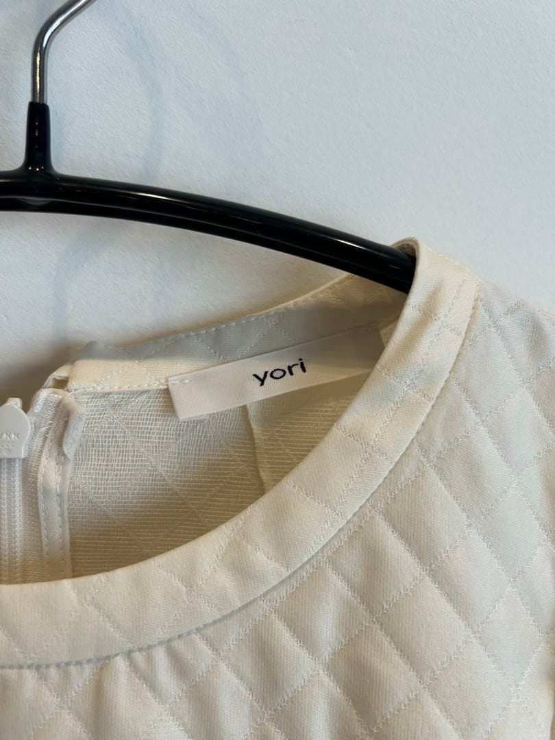 極美品☆yori キルト柄パフスリーブブラウス - メルカリ