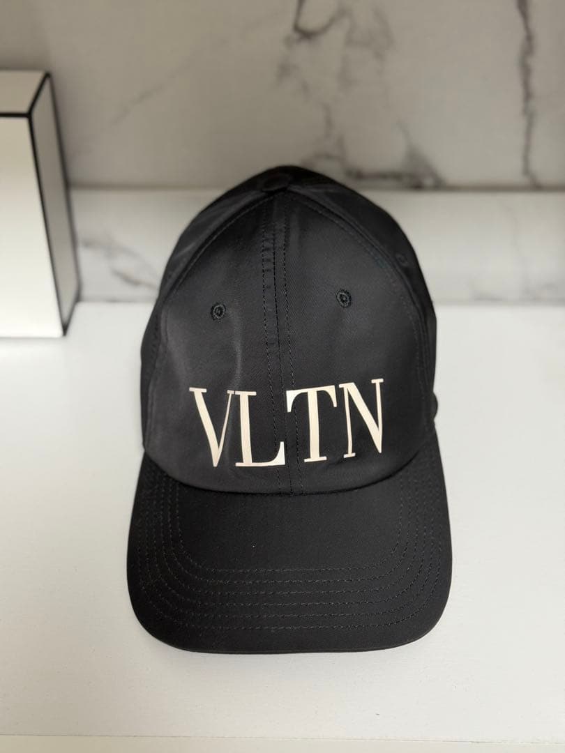 ヴァレンティノ VLTN ブラック ベースボールキャップ