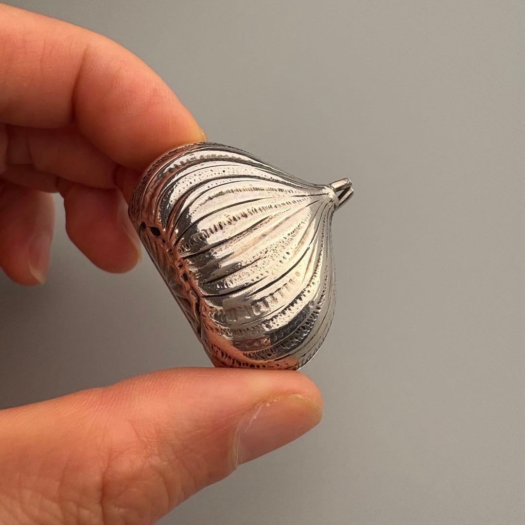 イタリア800純銀 毛栗の形をした小箱 シルバー製栗型小物入れ