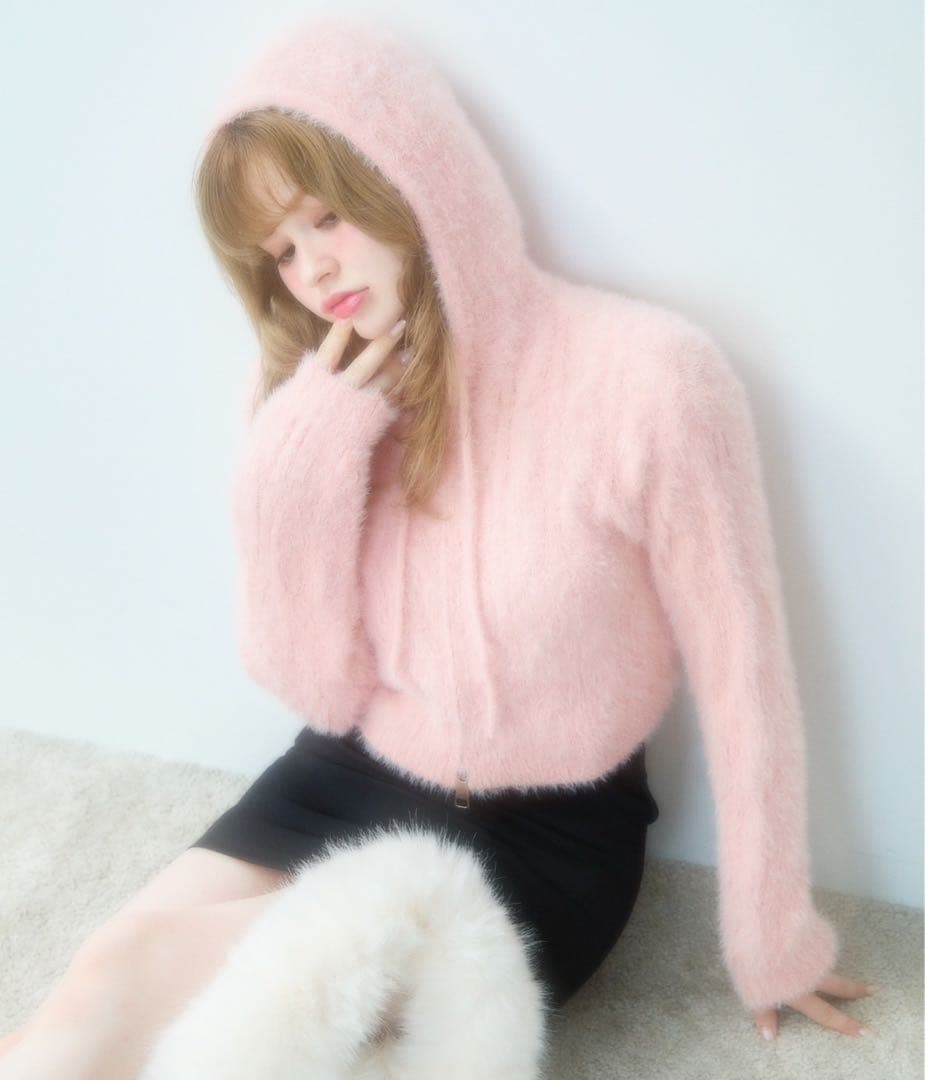 フワフワピンクフード付きセーター