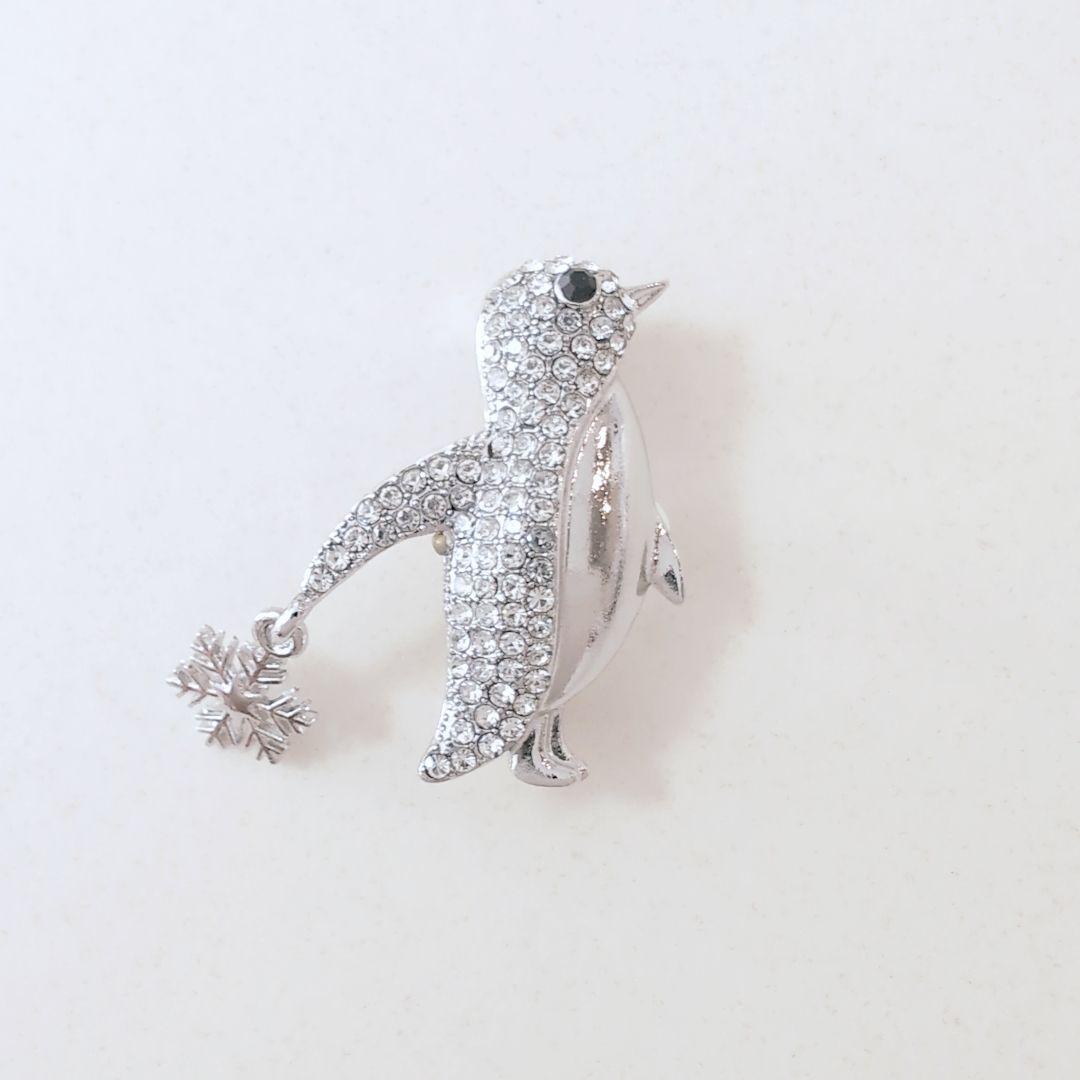 ペンギン ブローチ・雪 結晶 シルバー キラキラ a1-3302 - メルカリ