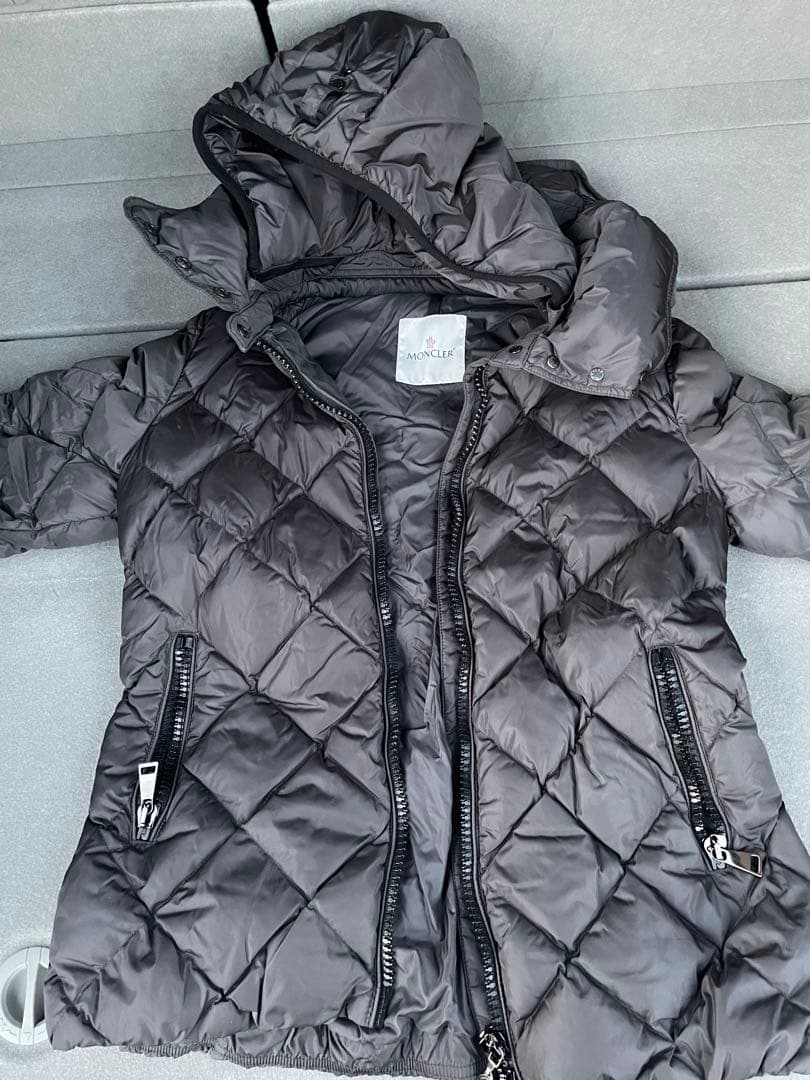 【値下げしました】MONCLER ダークグレー ダウンジャケット ダークグレー Moncler Mayaショートダウンジャケット : ショートダウン