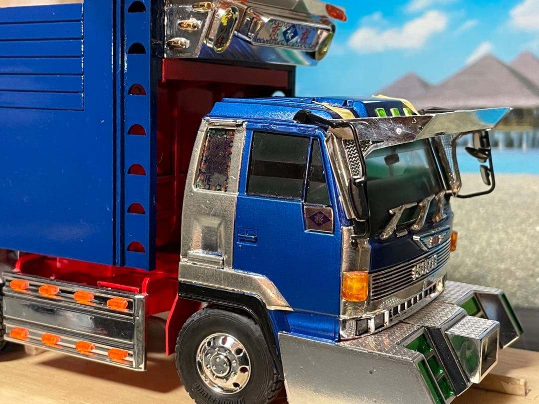 アオシマ1/32ダンプ恋桜いすゞ810デカ箱プラモデル完成品 - メルカリ