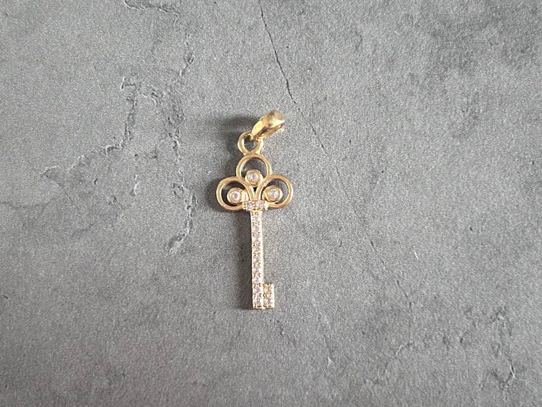 【美品】AVALANCHE t-Ace 鍵　ネックレストップ　10K