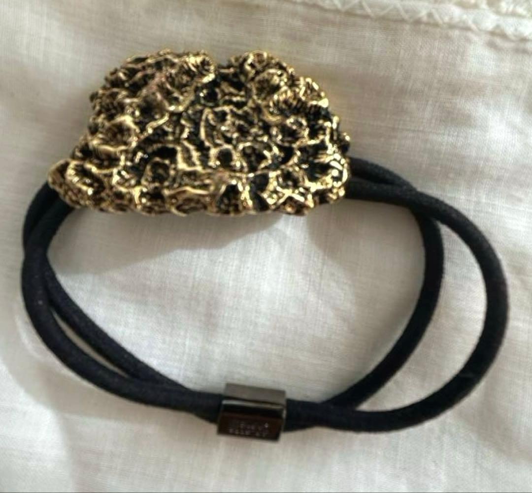 コレットマルーフ☆クールな 高級感のあるとてもシックでオシャレなヘアーゴム‼️