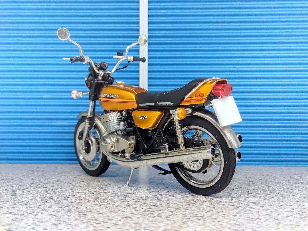 Scale-Bikes 1/18ミニカー カワサキ 750 H2 Mach Ⅳ - メルカリ