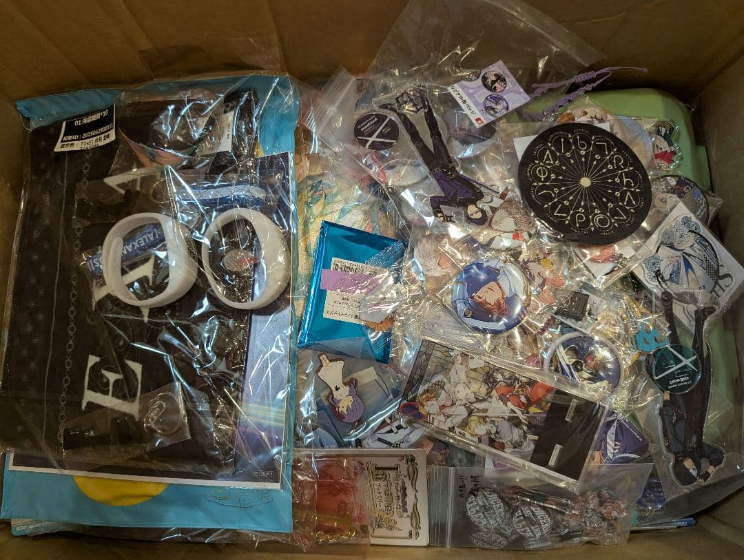 ８００点以上　ノンジャンル　大量　缶バッジ　アクスタ　まとめ売り　紙類なし