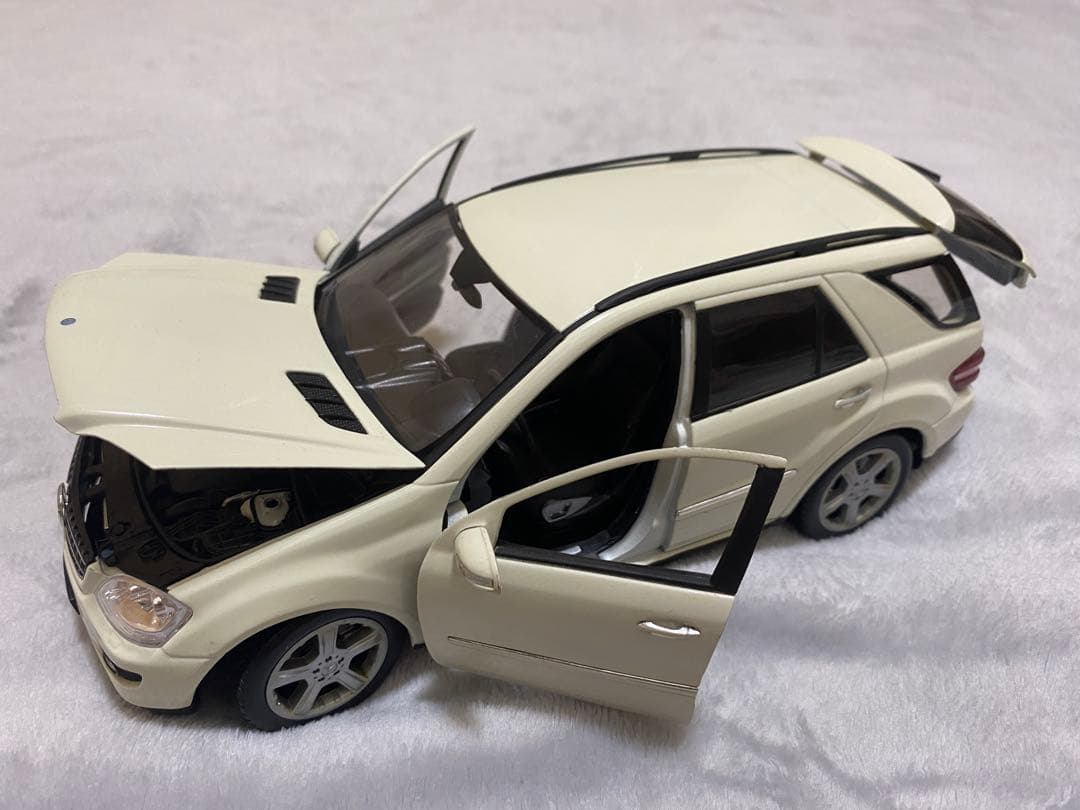 ミニカー WELLY Mercedes-Benz ML350 1/18