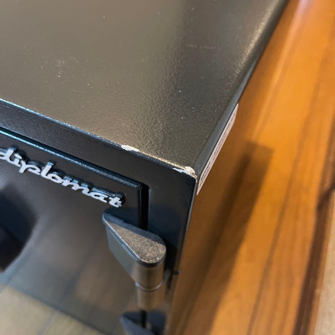 現地引渡し。diplomat 電子ロック 金庫 - メルカリ