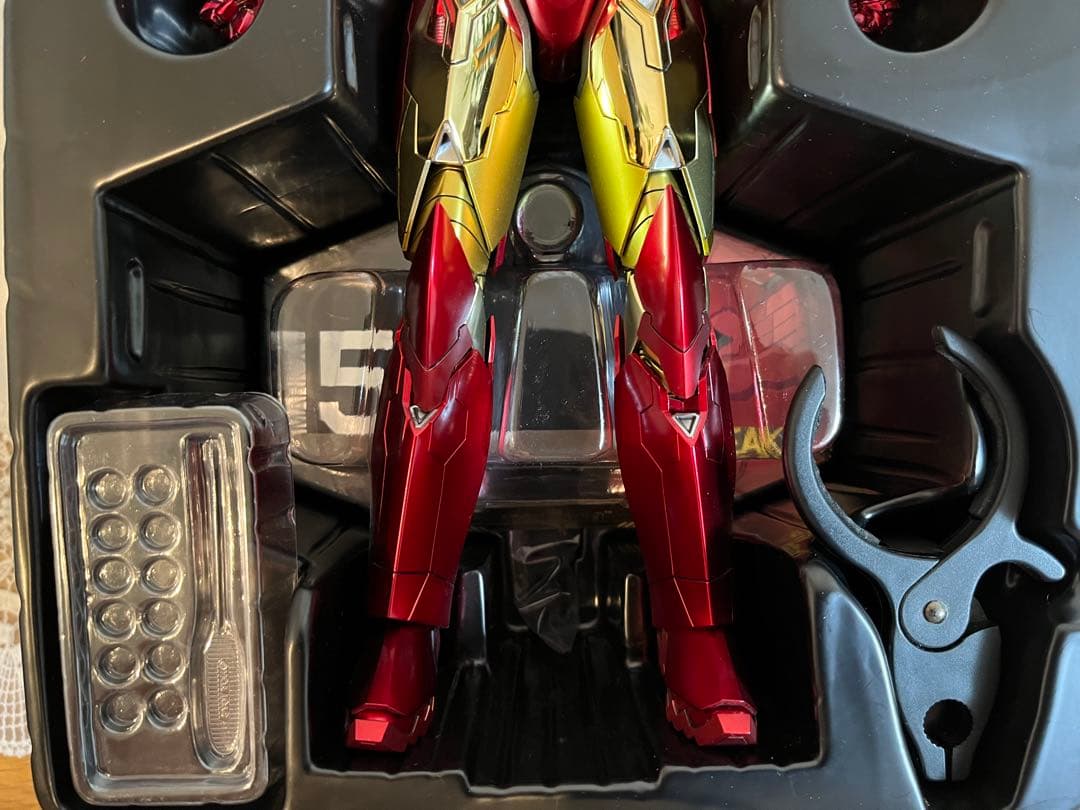 ホットトイズ アイアンマン マーク15 レトロアーマー版 1/6