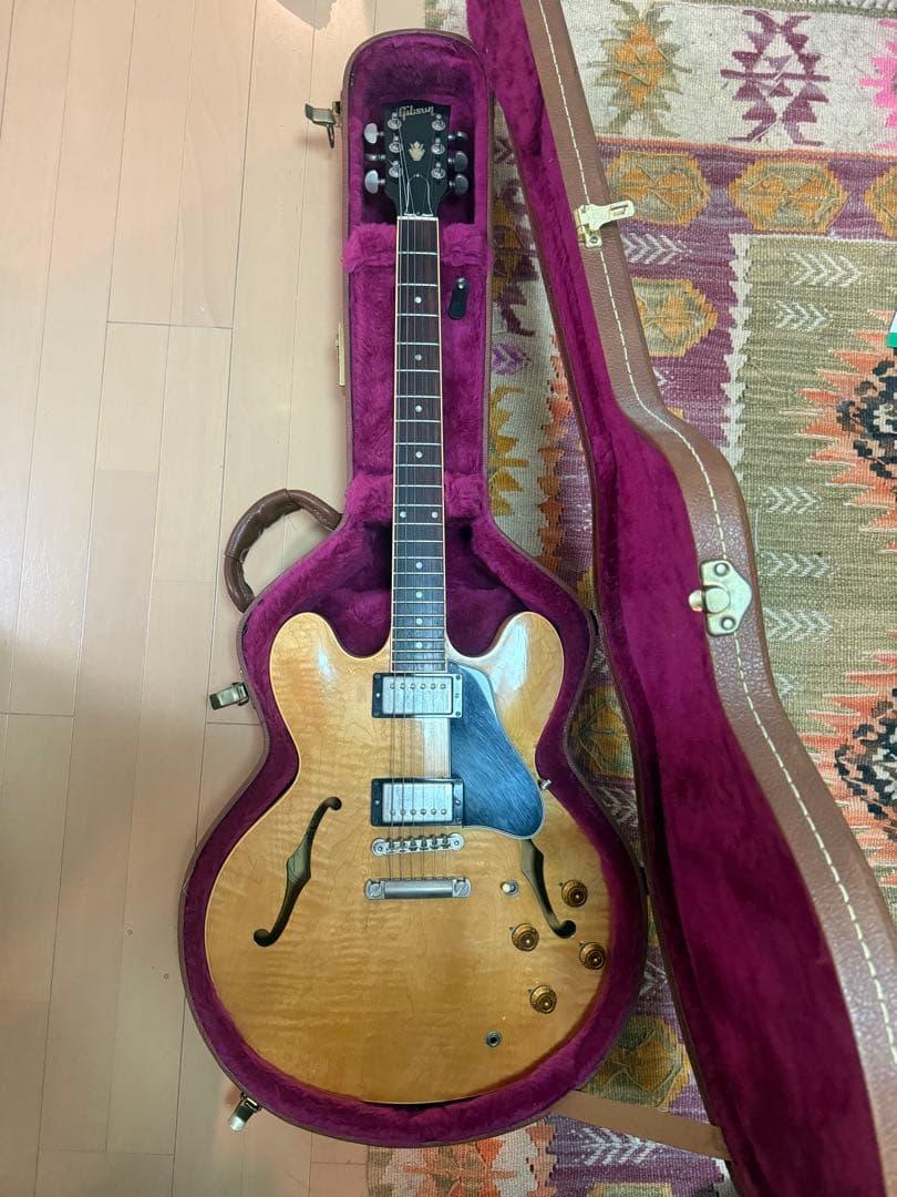 Gibson ES-335 Natural figured top 1／25まで Gibson ES-335 Figured - antique natural Semi-hollow electric guitar