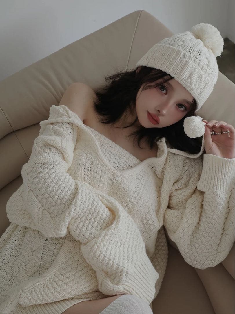 最終値下げ♥新品未使用 ダーリッチ ケーブルDDロゴVネックニットフーディ