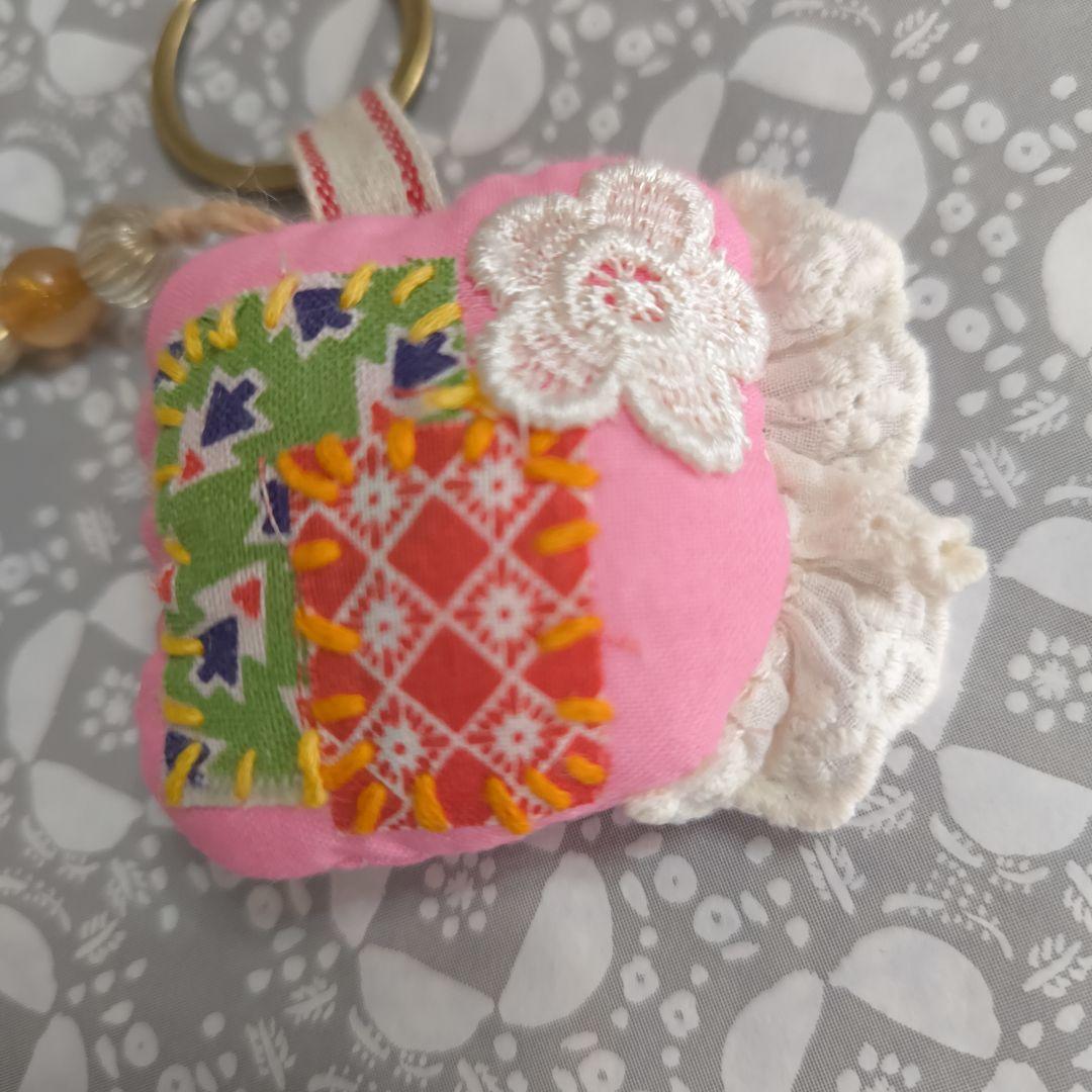 ハンドメイドザクザクぷっくりキーホルダーCフィードサックヨーヨー