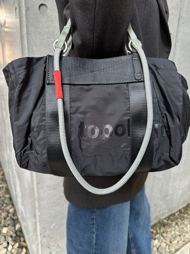 topologie Summit Duffle Small 黒　ストラップ付き