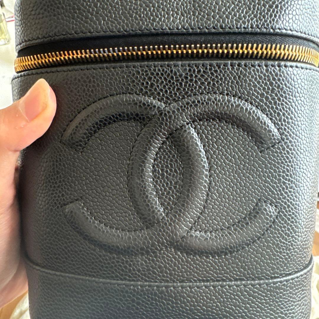CHANEL ブラックレザーポーチ Chanel 23C 19 Wristlet Pouch Black Lambskin with multi-tone hardware
