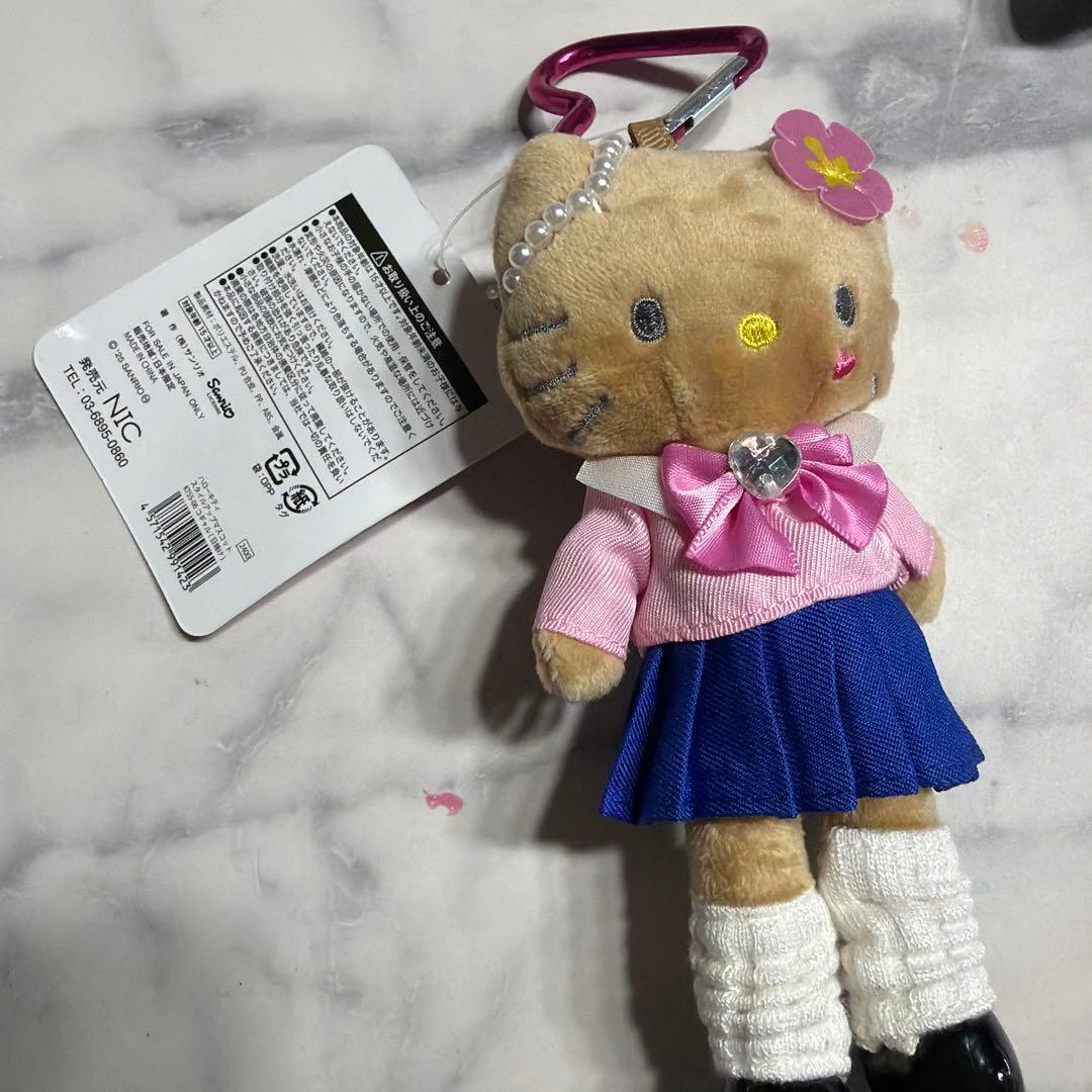 足長日焼けキティちゃんキーホルダー - メルカリ