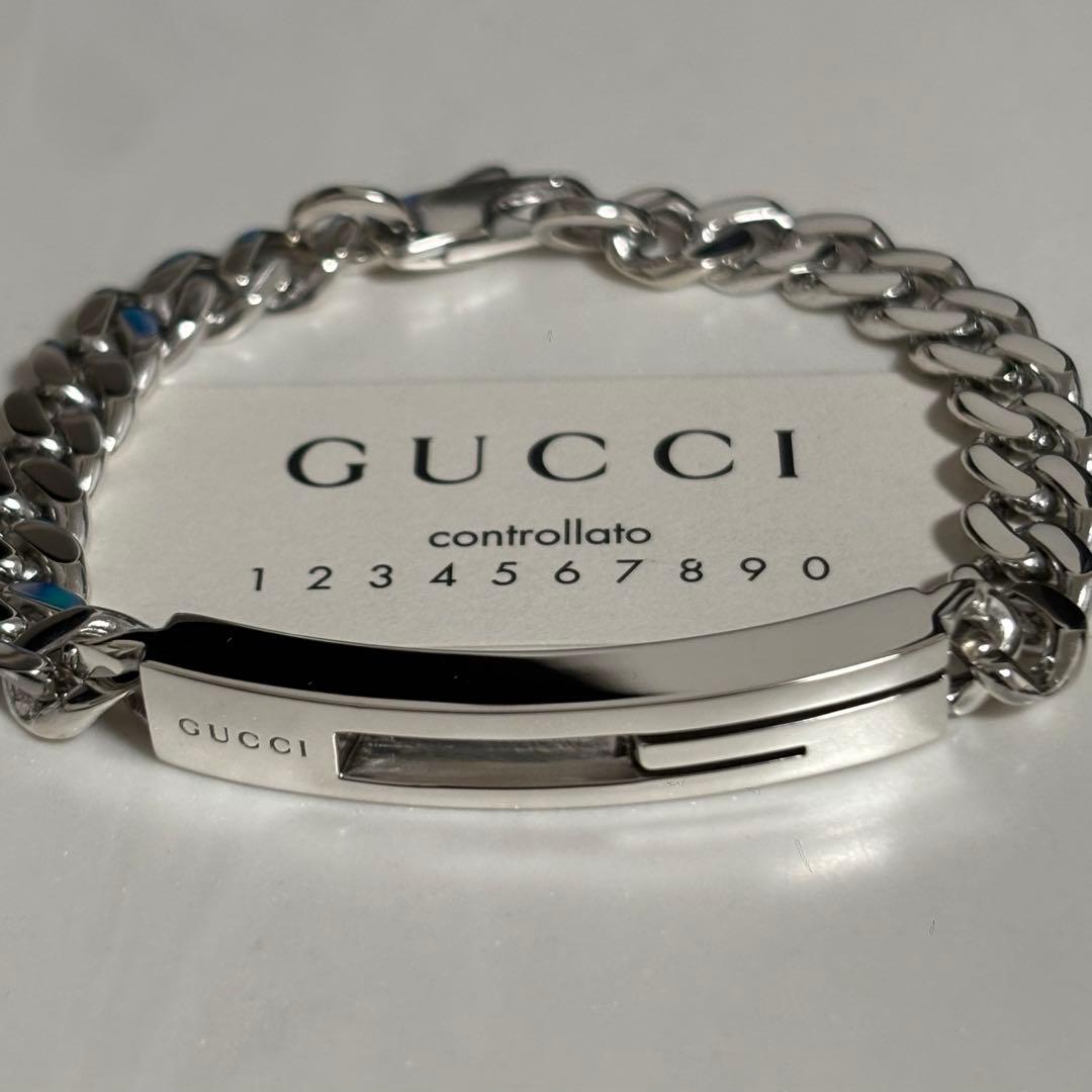 GUCCI 新品同様品　ラージタイプ　カットアウトGブレスレット　刻印18 GUCCI 新品同様品 ラージタイプ カットアウトGブレスレット 刻印18