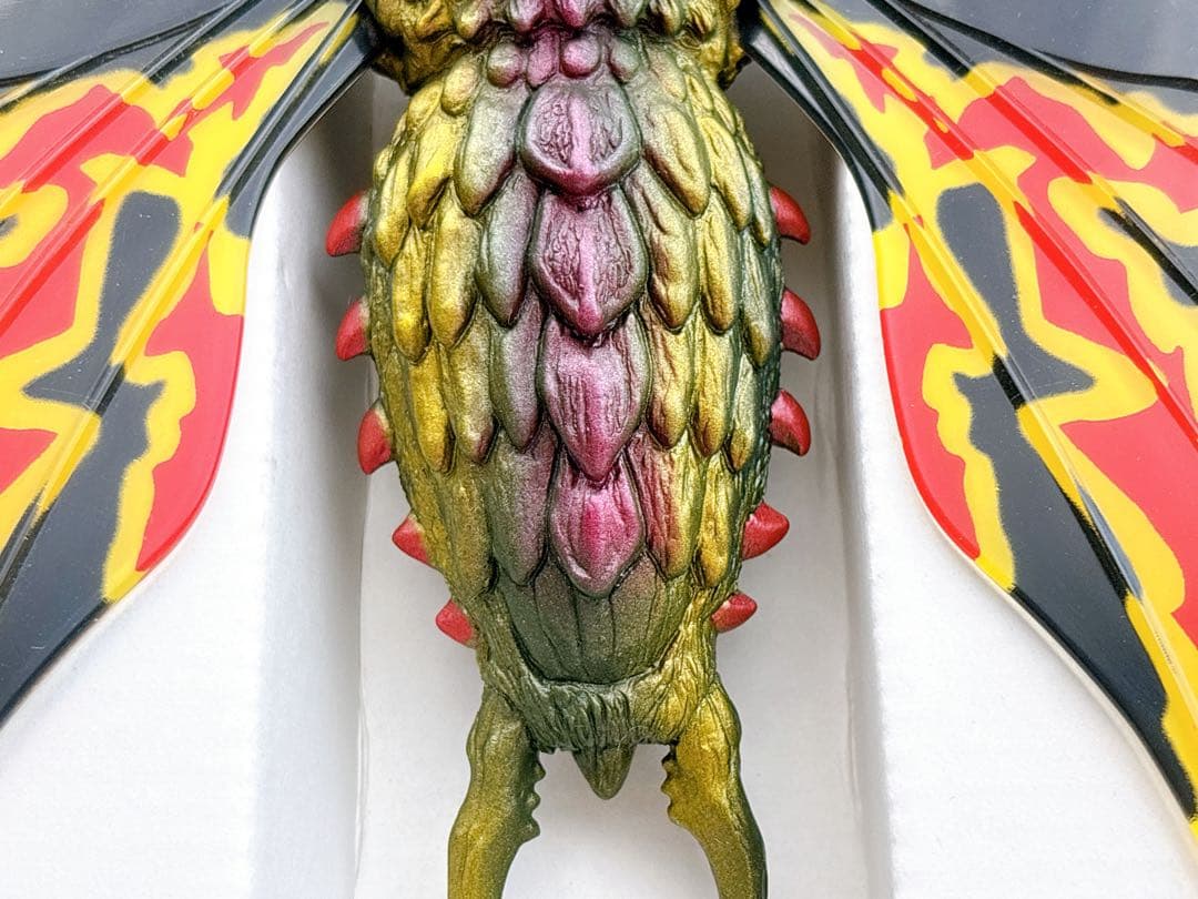 ゴジラVSモスラ」リアル彩色フィギュア・バトラ - メルカリ