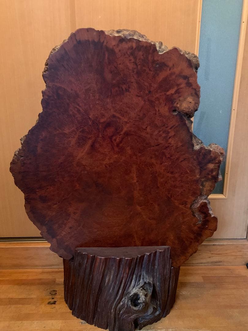 屋久杉の彫刻オブジェ