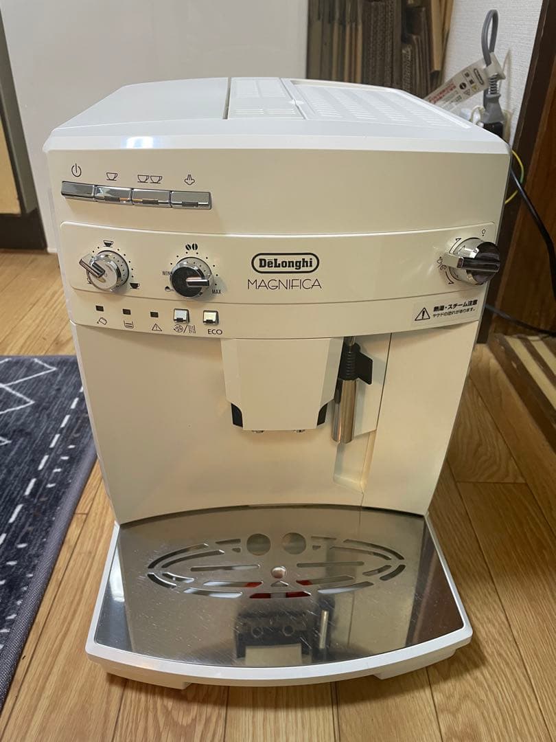 デロンギ　マグニフィカ　全自動コーヒーマシン　ESAM03110w ホワイト