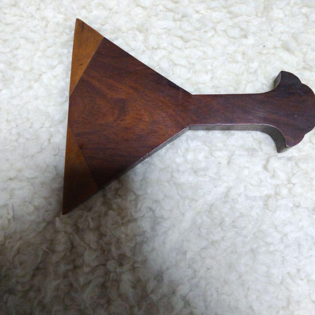 琵琶のバチ　16cm×19.5cm