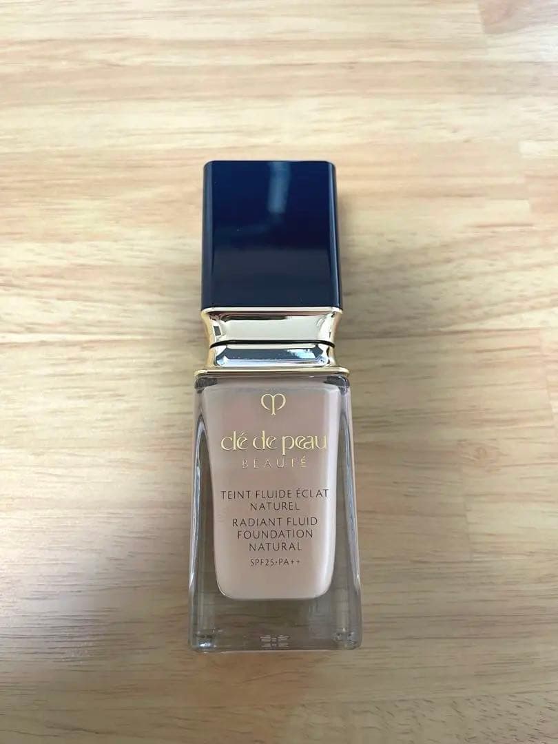 クレ・ド・ポー ボーテ タンフリュイドエクラ ナチュレル　オークル10