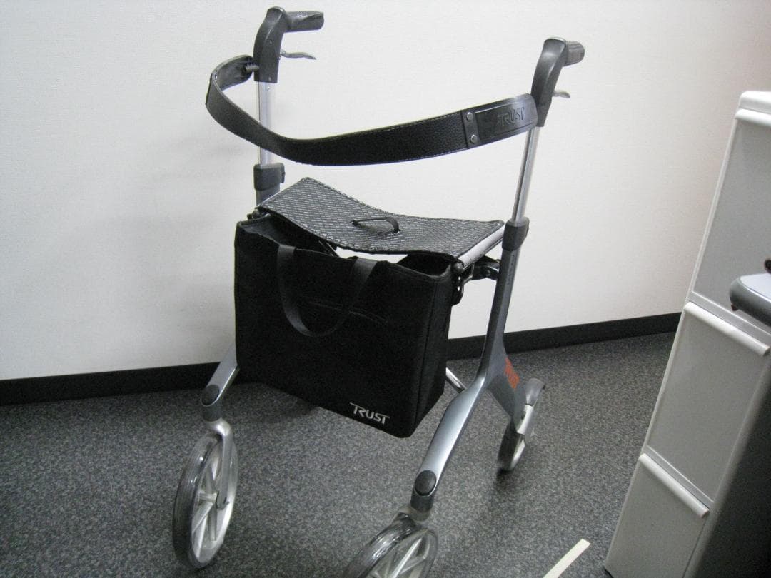 トラストケアウォーカー レッツフライ 竹虎 グレー カラー バッグ付き ①