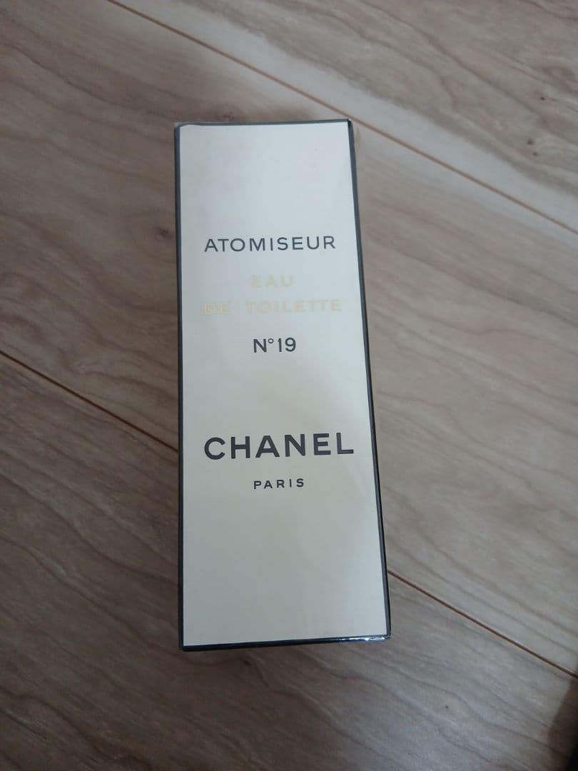 CHANEL Eau de Toilette No. 19 アトマイザー