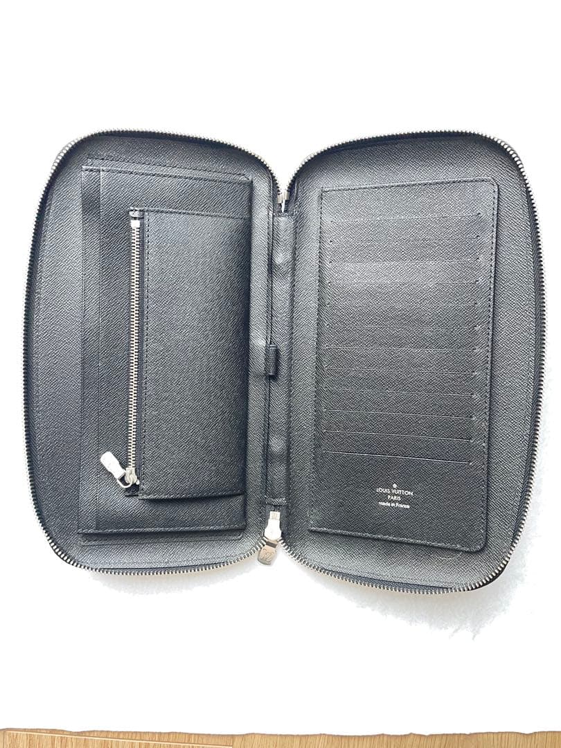 LOUIS VUITTON ブラック レザーケース 布袋、箱付き