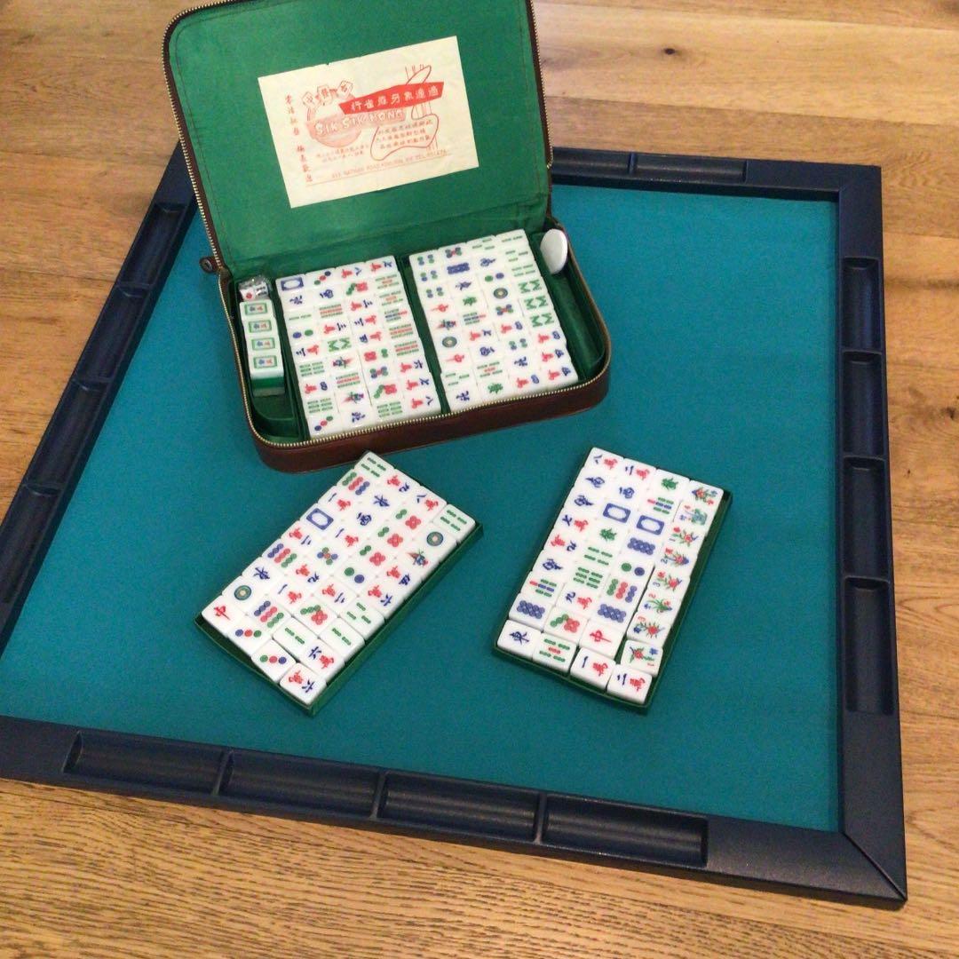 麻雀セット(麻雀牌と組立式麻雀マット)