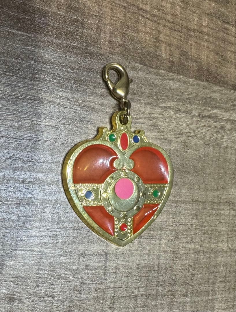 セーラームーン】ステンドグラス風 チャーム コズミックハート