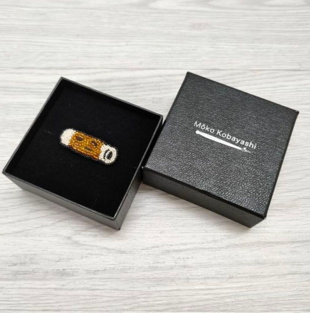 小林モー子　ビーズブローチ　ちくわ