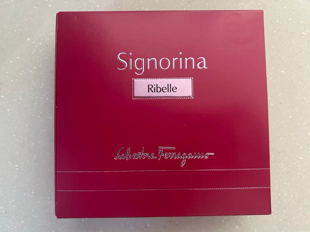 フェラガモ シニョリーナ リベレコフレ Signorina 香水ハンドクリーム