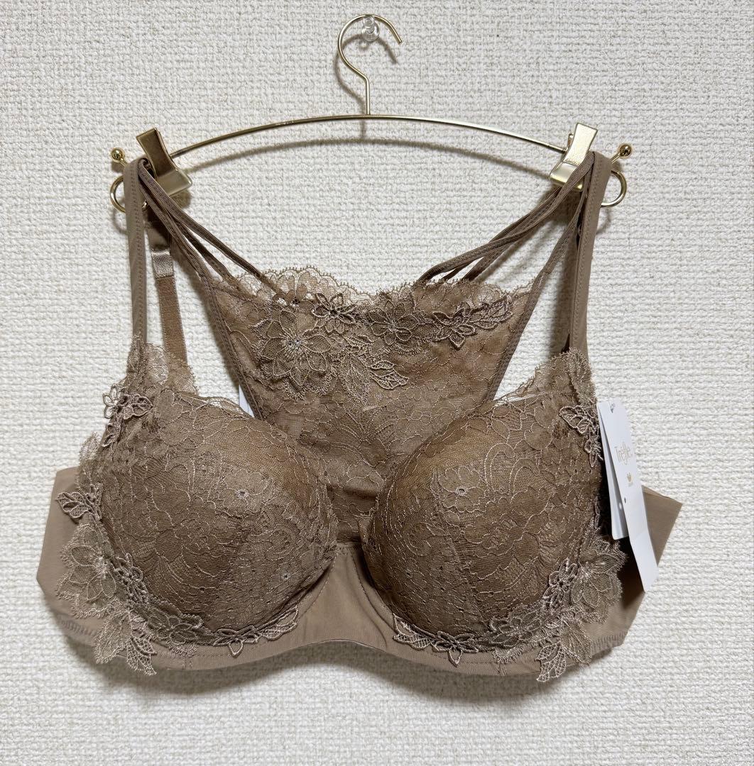 S*i様 ワコール　トレフル６５Ｇ　ブラＥ７５＆ＴバックショーツＭ　BR　新品タ